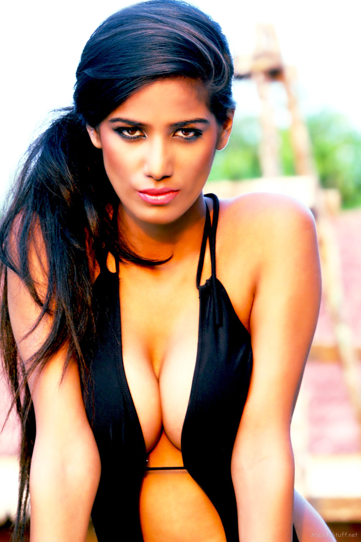 Apparently-Poonam-Pandey-has-once-again-been-offered-the-controversial-reality-show-Bigg-Boss